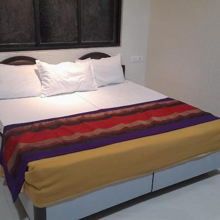 Shraddha Hotel Bombay Extérieur photo