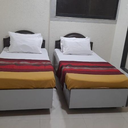 Shraddha Hotel Bombay Extérieur photo
