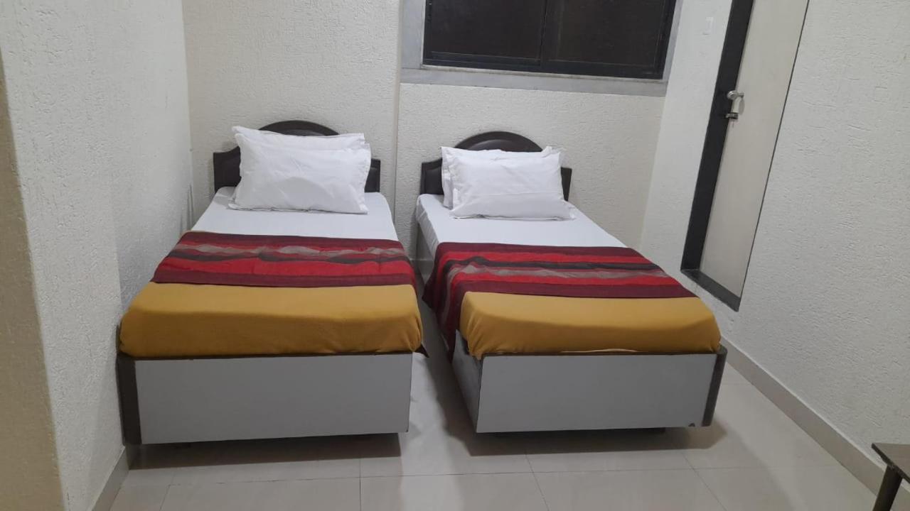 Shraddha Hotel Bombay Extérieur photo